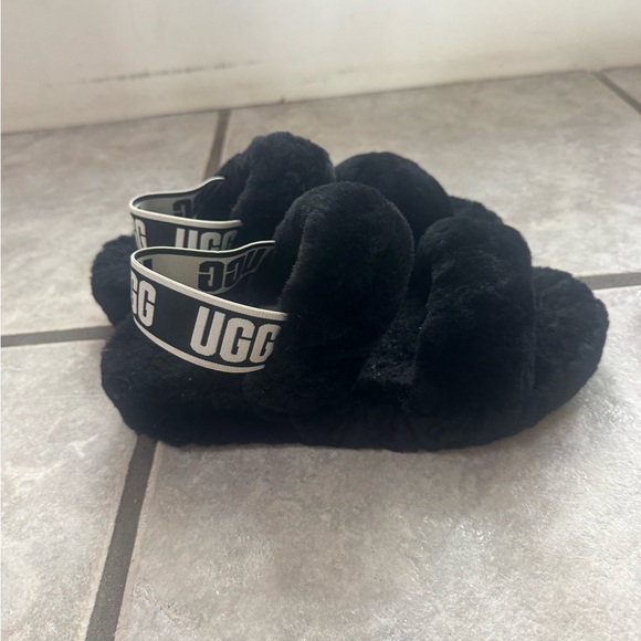 UGG Shoes - UGG Fluff Yeah Slides in Black - Iconic Plush Comfort